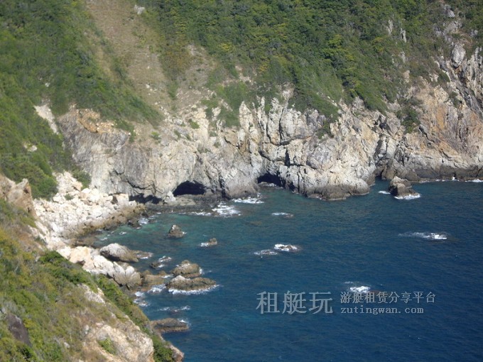 三亞海釣?zāi)康牡赝扑]，租艘釣魚艇去海釣吧！